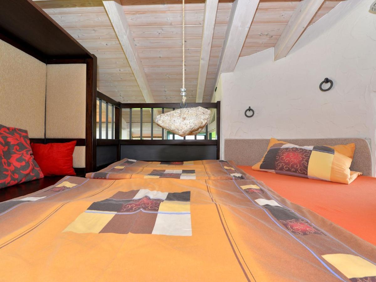 Holiday Home With Whirlpool And Sauna In Viechtach Buitenkant foto